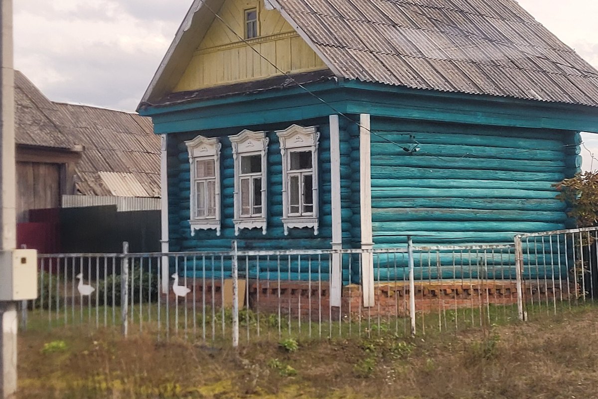 Дом с резными наличниками — почти как бабушкин под Козельском