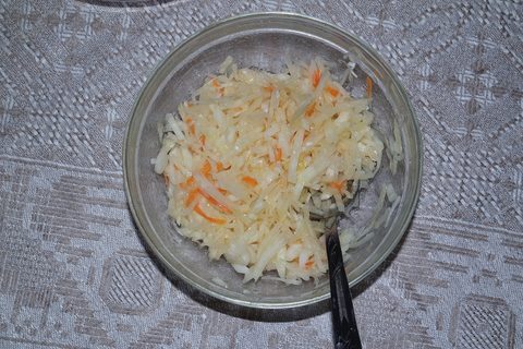 Готовая капуста с морковью: хрустит и пахнет как надо
